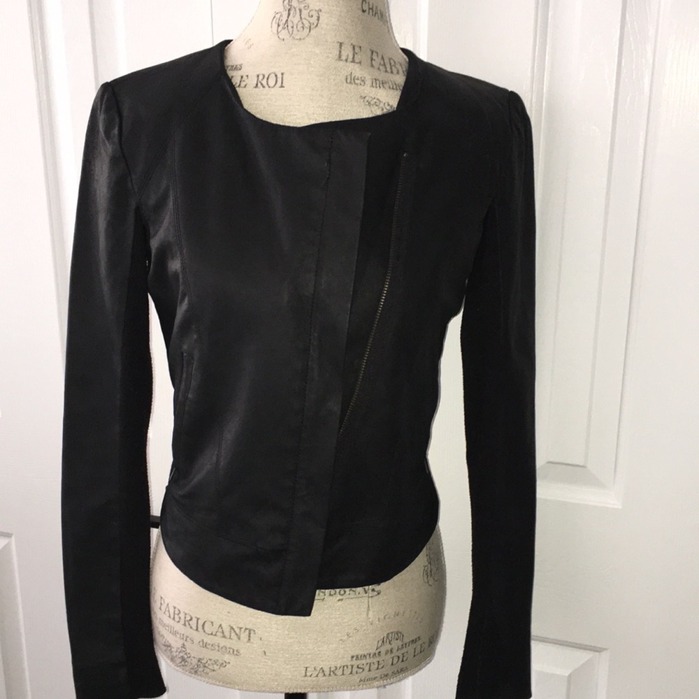 VEDA SOFT GENUINE LEATHER ZIPPER FRONT MOTO TYPE JACKET SIZE SMALL
